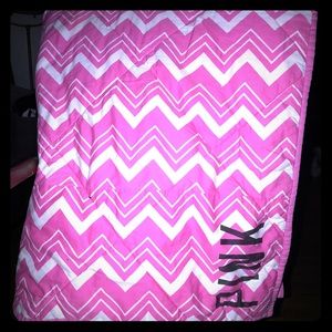 UFT PINK CHEVRON COMFORTER QUEEN